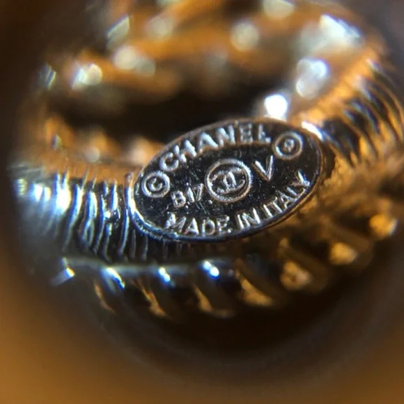 🌼 🏖️☀️SUMMER SALE☀️🏖️ Chanel CC Caged Earrings in GHW - Picture 6 of 7